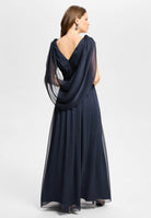 Abendkleid aus Crinkle Chiffon mit Schal-Cape