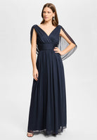 Abendkleid aus Crinkle Chiffon mit Schal-Cape navy
