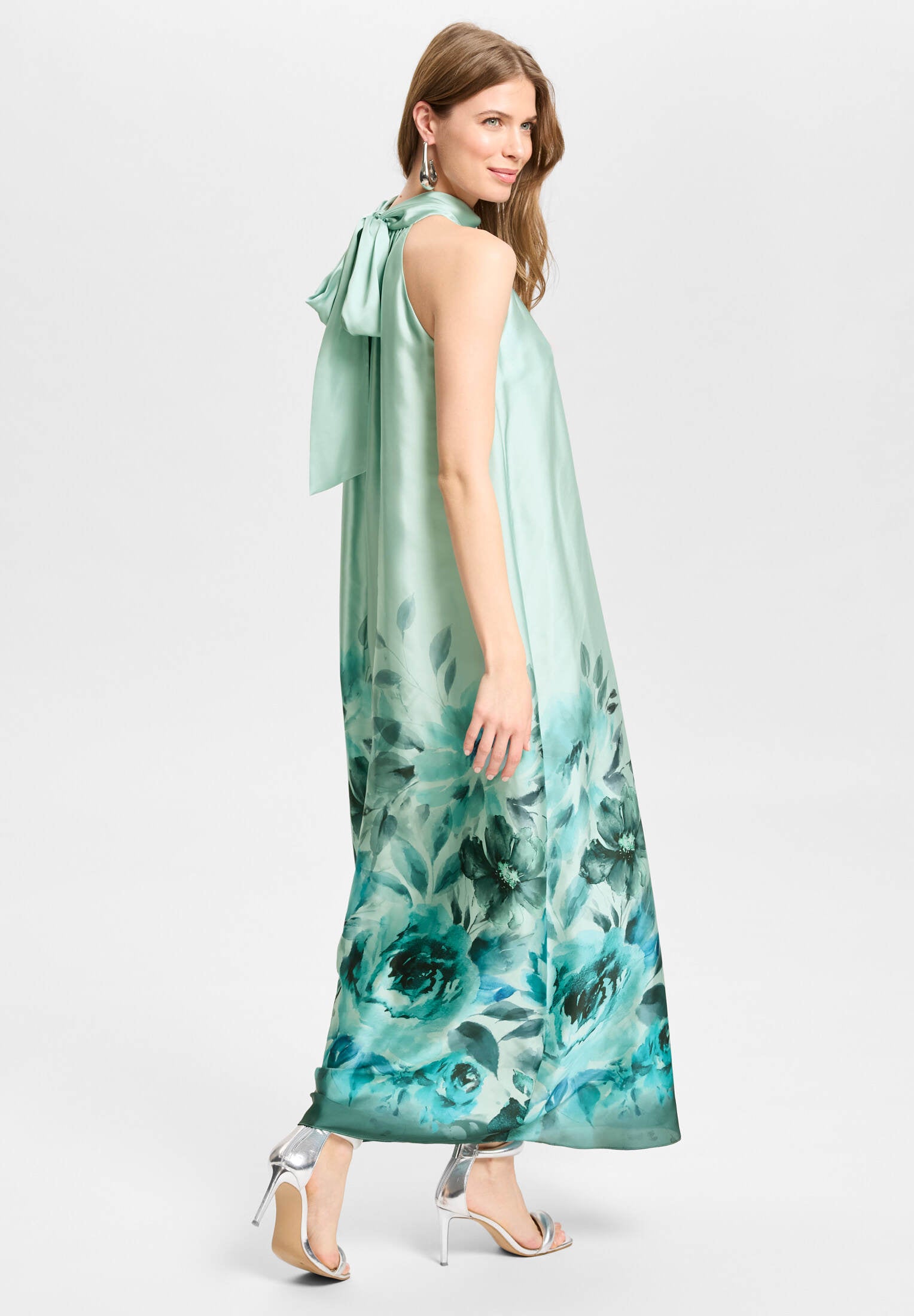 Abendkleid aus Satin mit Bordüren-Print