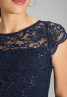 Kleid mit paillettenbesetztem Spitzenoberteil