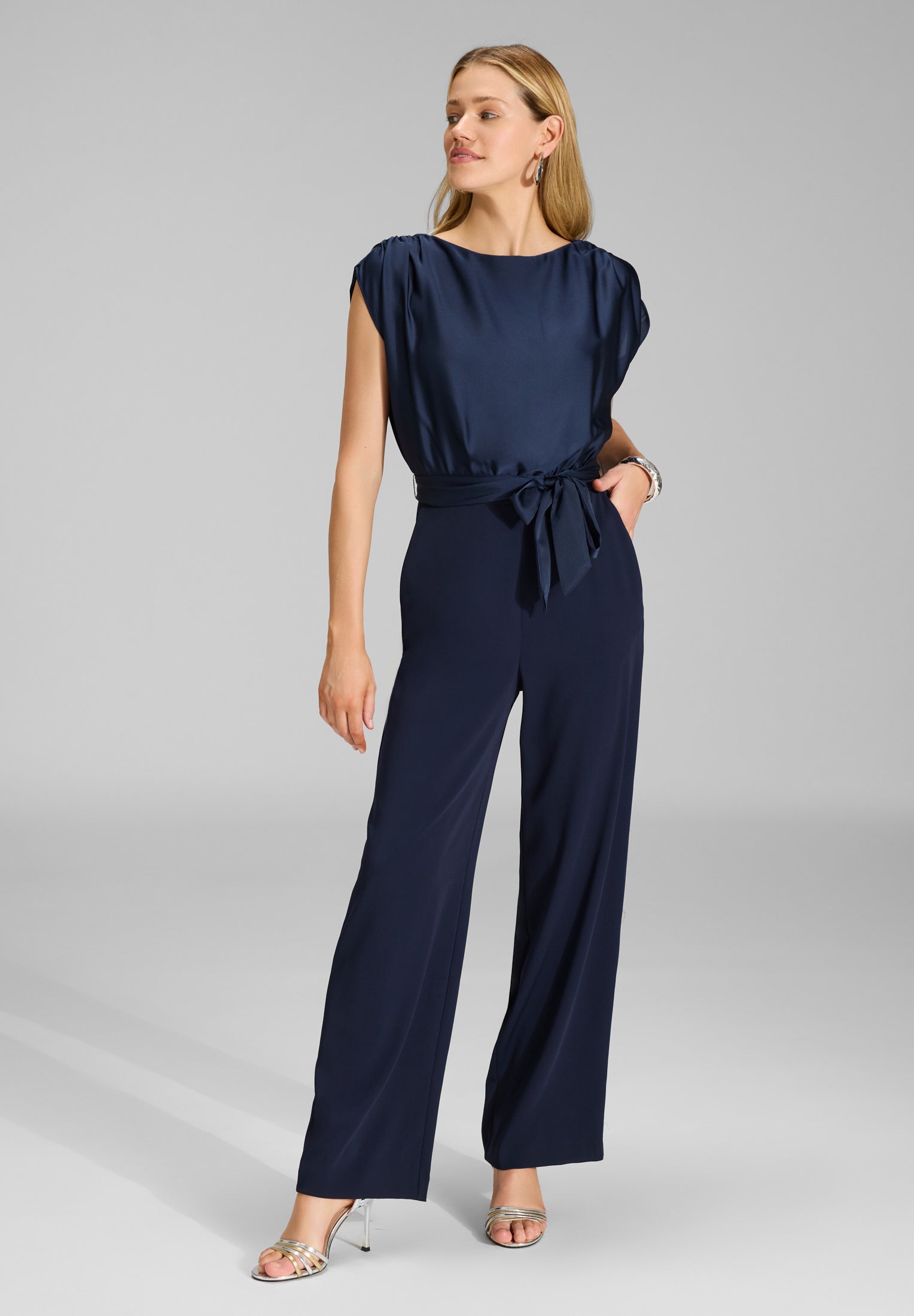 Jumpsuit mit geradem Beinschnitt navy