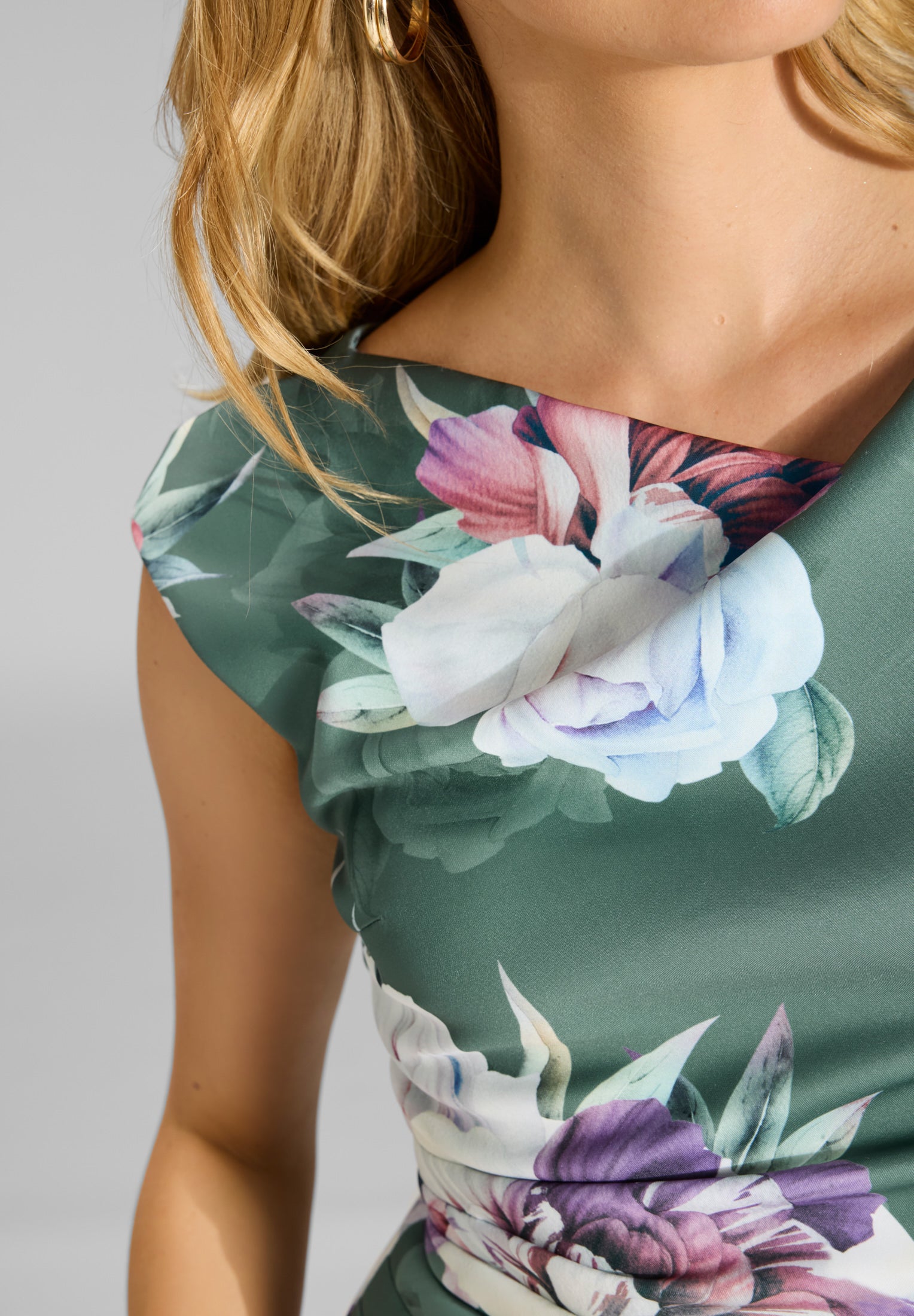 Etuikleid mit blumigem Print
