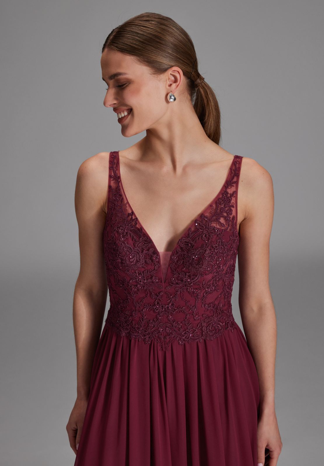 Chiffonkleid mit Spitzenstickerei