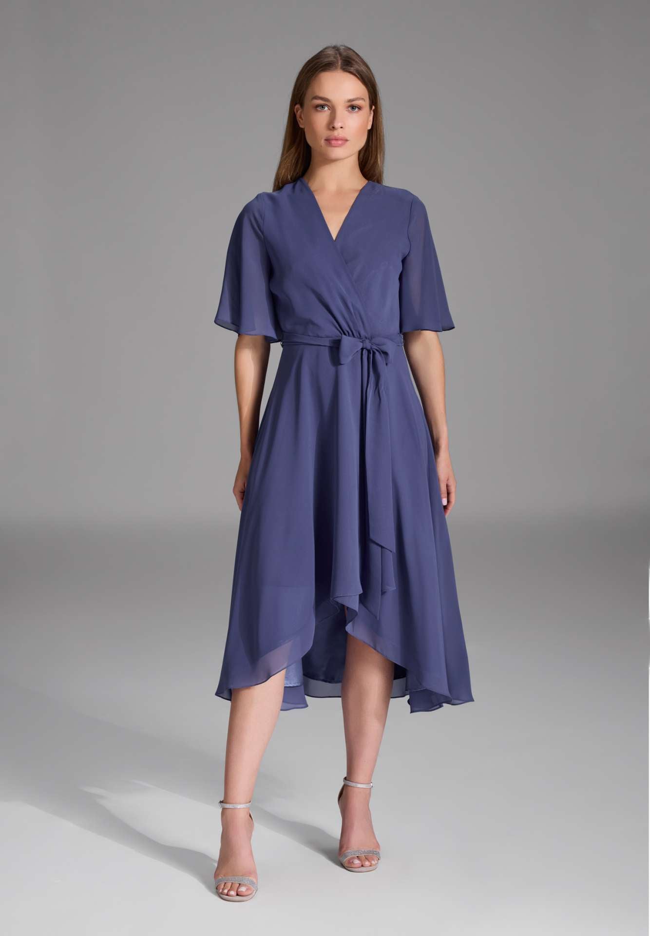 Chiffon Kleid in Wickel Optik mit Vokuhila Saum future blue