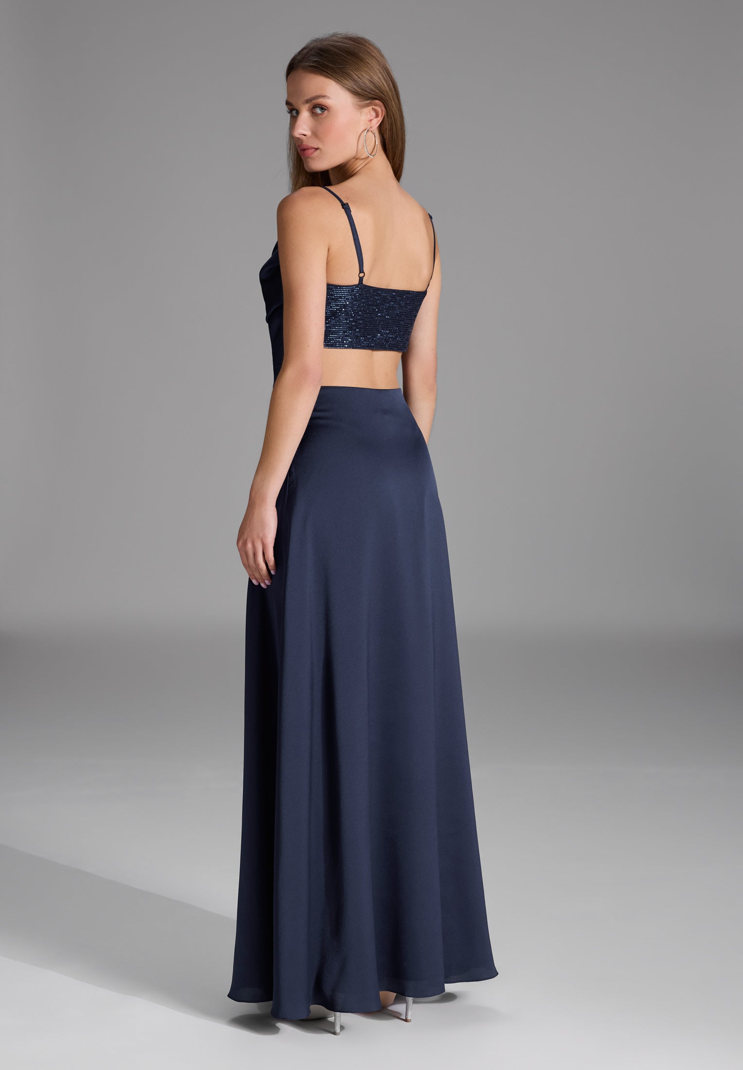 Abendkleid aus Satin mit Rückseite in Rock-Top-Optik