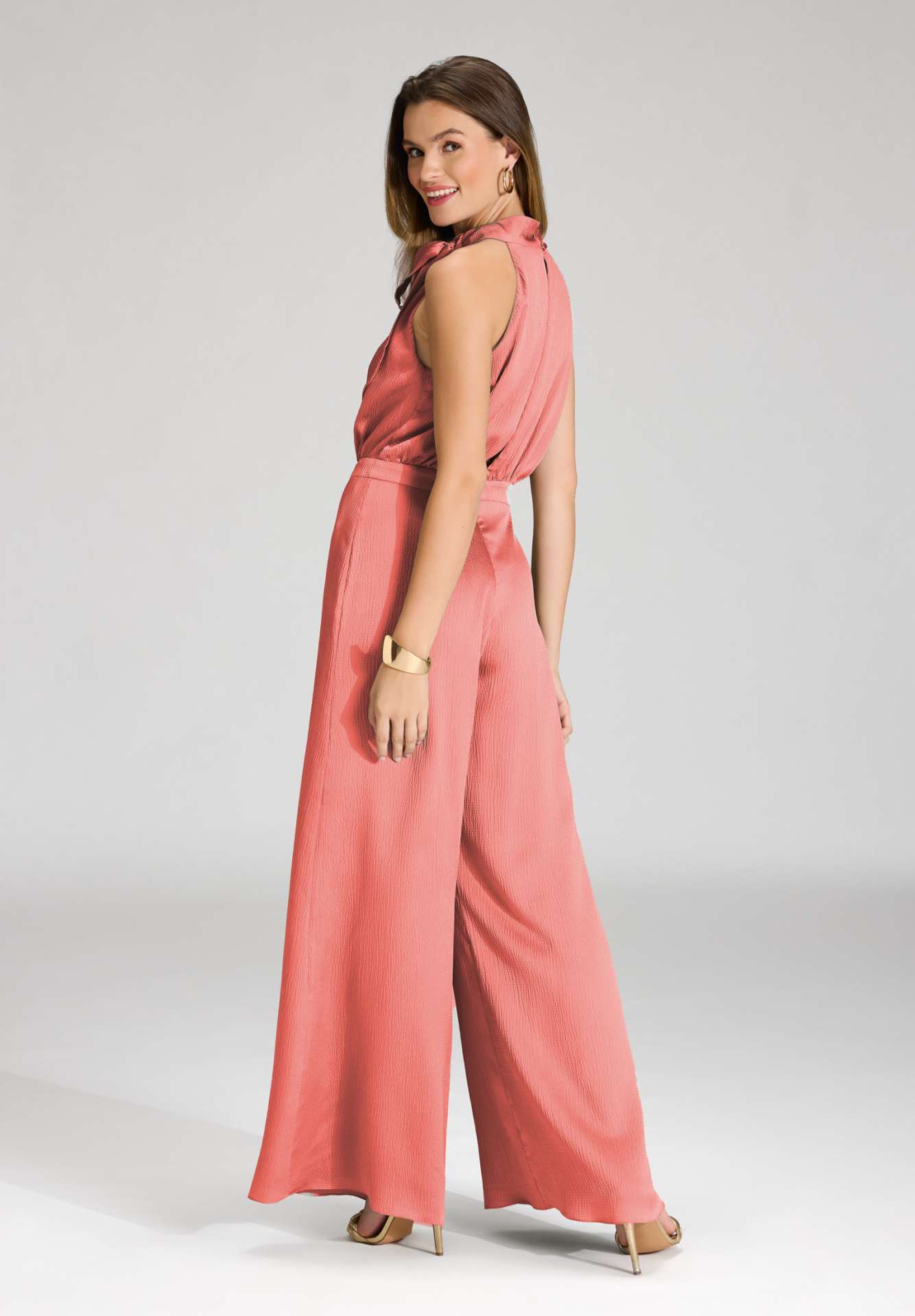 Jumpsuit mit Schluppe aus gehämmertem Satin