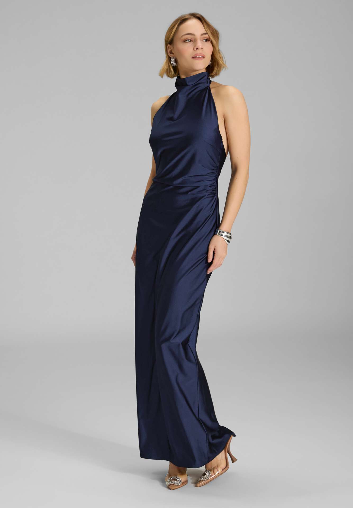 Abendkleid aus Jersey Satin mit Drapierung am Kragen