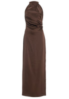 Figurbetontes Abendkleid aus Stretch Satin mit Drapierung am Kragen
