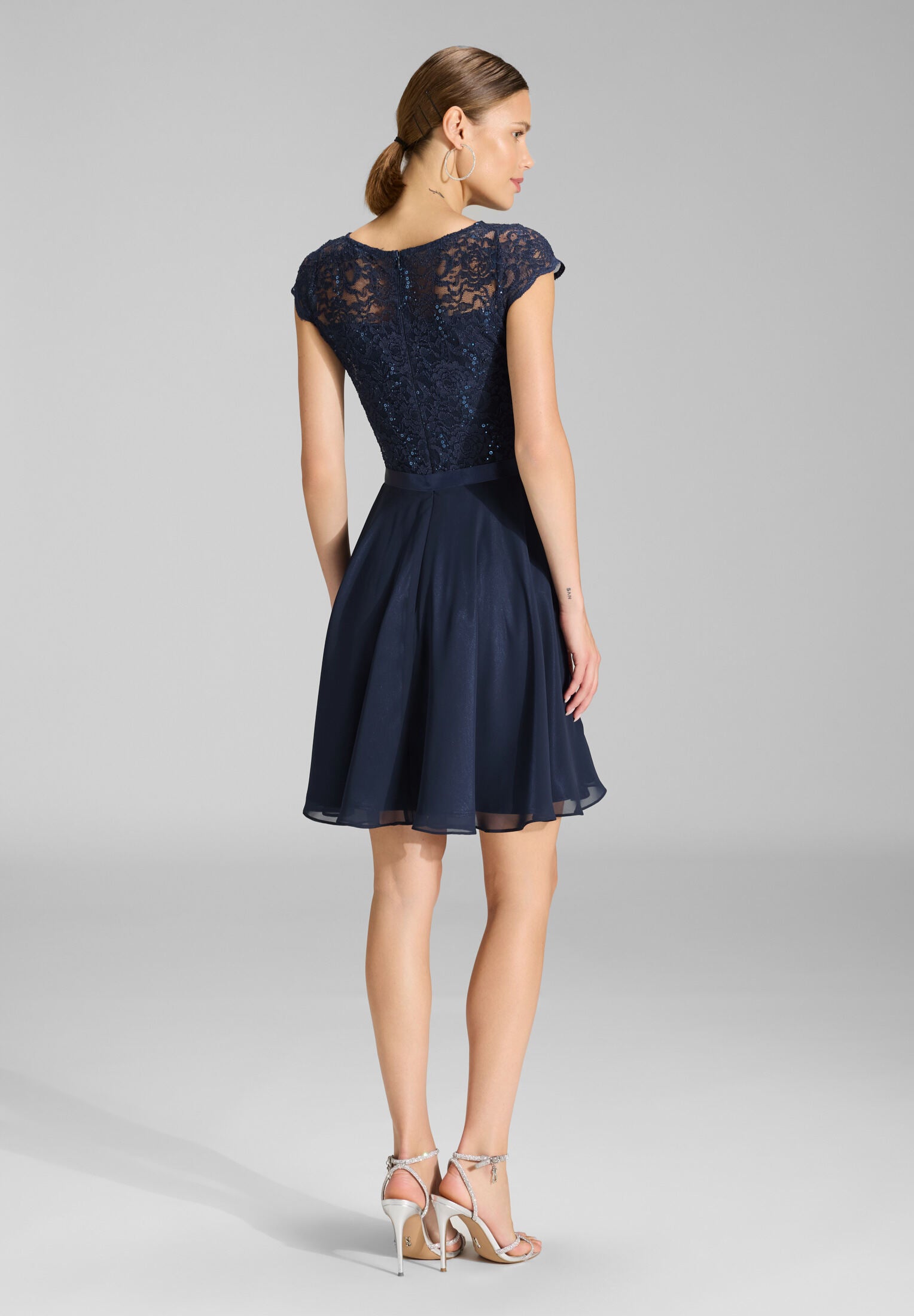 Cocktailkleid mit Spitzenoberteil und Chiffon Rock