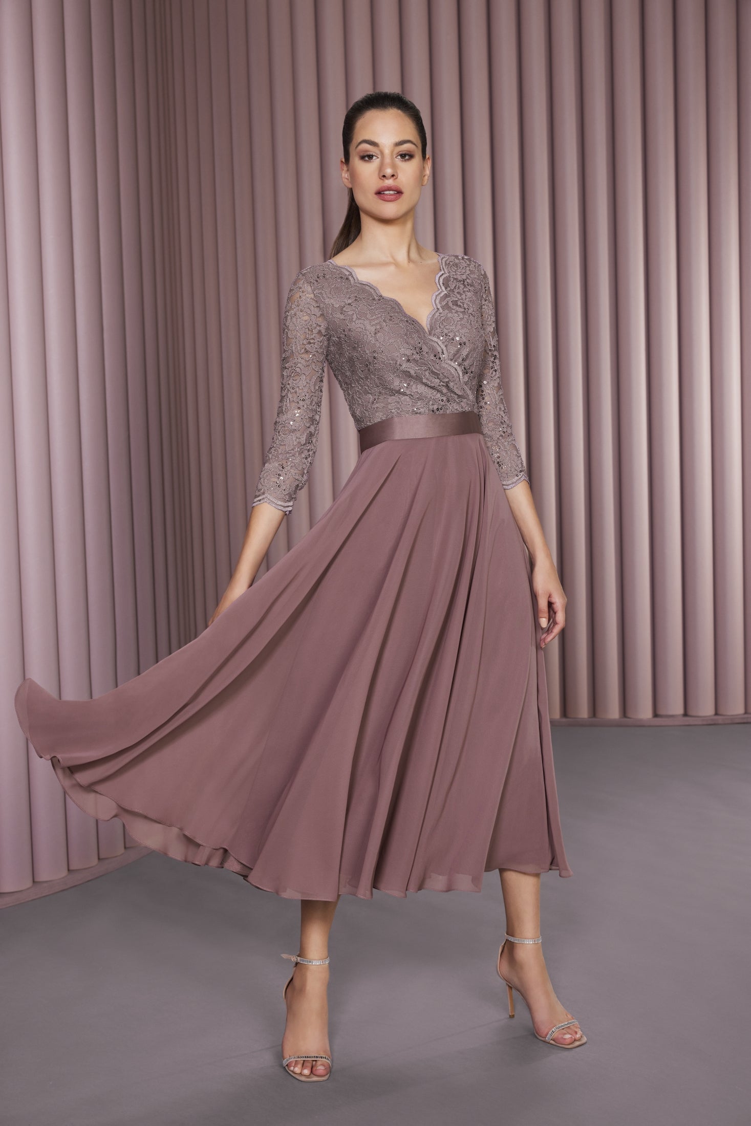Cocktailkleid aus Material-Mix