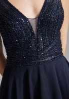 Cocktailkleid mit tonaler Stickerei