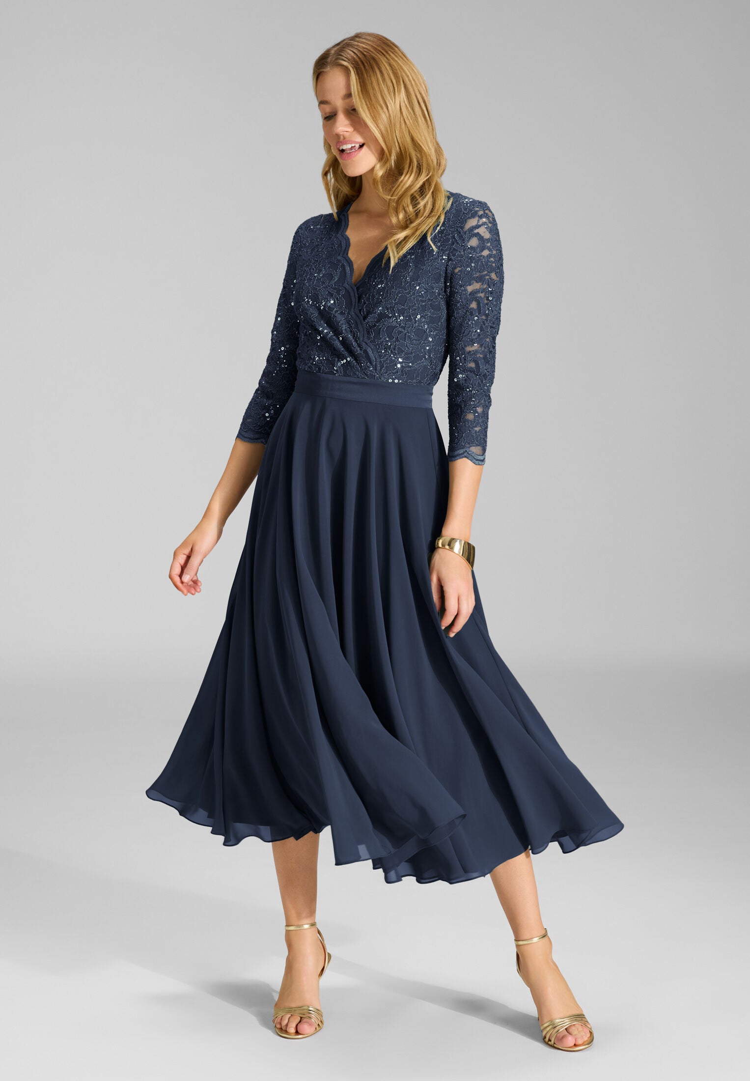 Cocktailkleid aus Material-Mix