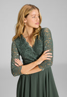 Cocktailkleid aus Material-Mix