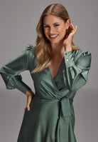 Vokuhila-Kleid mit blusigen Ärmeln