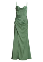 Satinkleid mit Drapierung und Beinschlitz