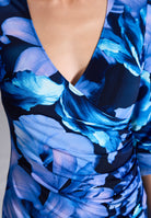 Wickelkleid aus floral bedrucktem Jersey