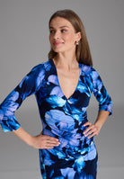 Wickelkleid aus floral bedrucktem Jersey