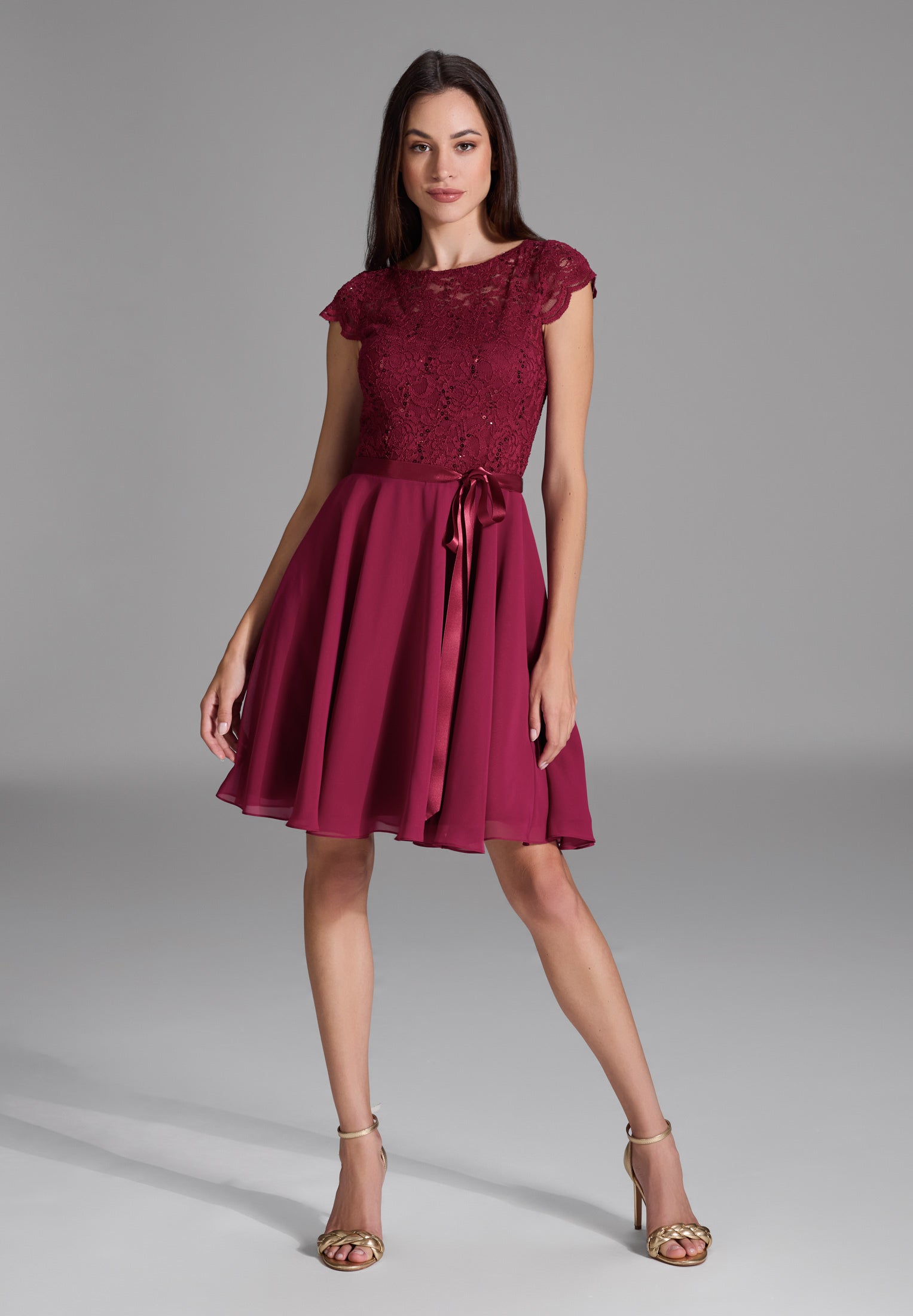 Cocktailkleid mit Spitzenoberteil und Chiffon Rock ruby red