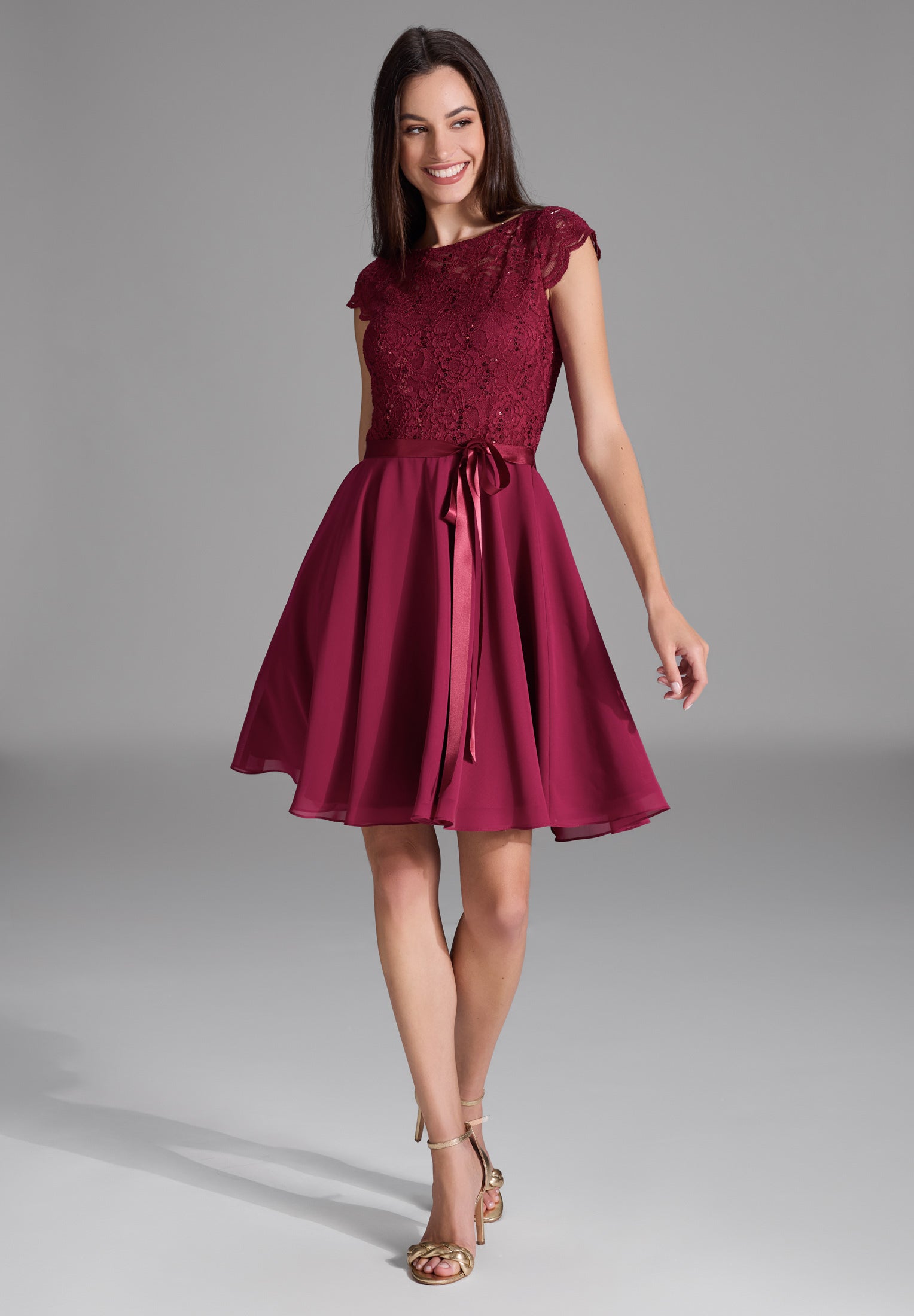 Cocktailkleid mit Spitzenoberteil und Chiffon Rock