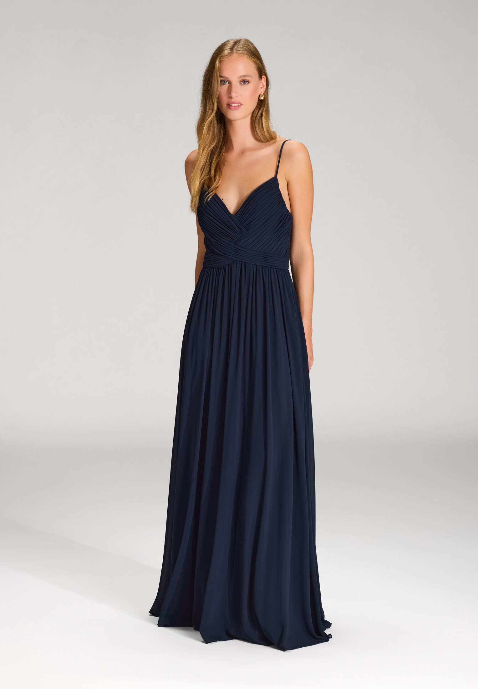 Abendkleid aus Chiffon mit feiner Raffung navy