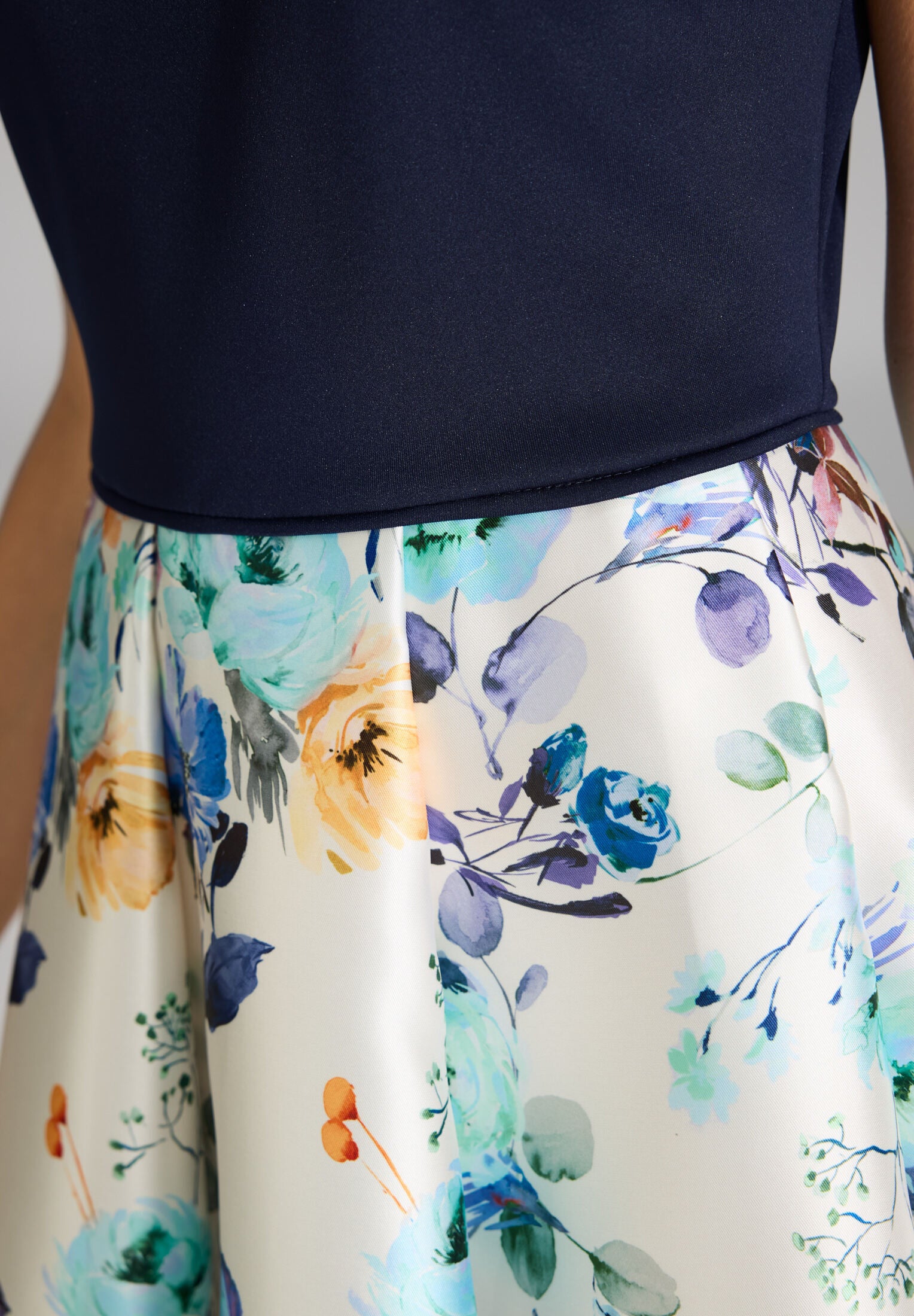 Cocktailkleid aus bedrucktem Twill mit Scuba Oberteil