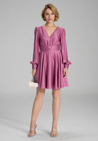 Cocktailkleid aus nachhaltigem Satin mit langen Ärmeln und Raff Details raspberry pink