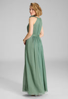 Abendkleid aus Crinkle Chiffon mit dekorativer Blüte