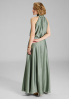 Abendkleid aus nachhaltigem Satin mit amerikanischem Ausschnitt und Beinschlitz