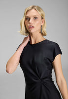 Slip Dress aus Satin mit Twist Detail