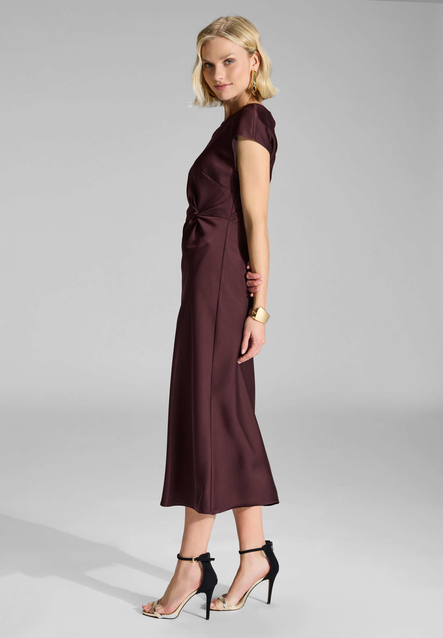 Slip Dress aus Satin mit Twist Detail