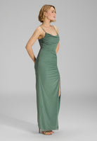 Figurbetontes Abendkleid aus Mesh mit Beinschlitz und Raffungen