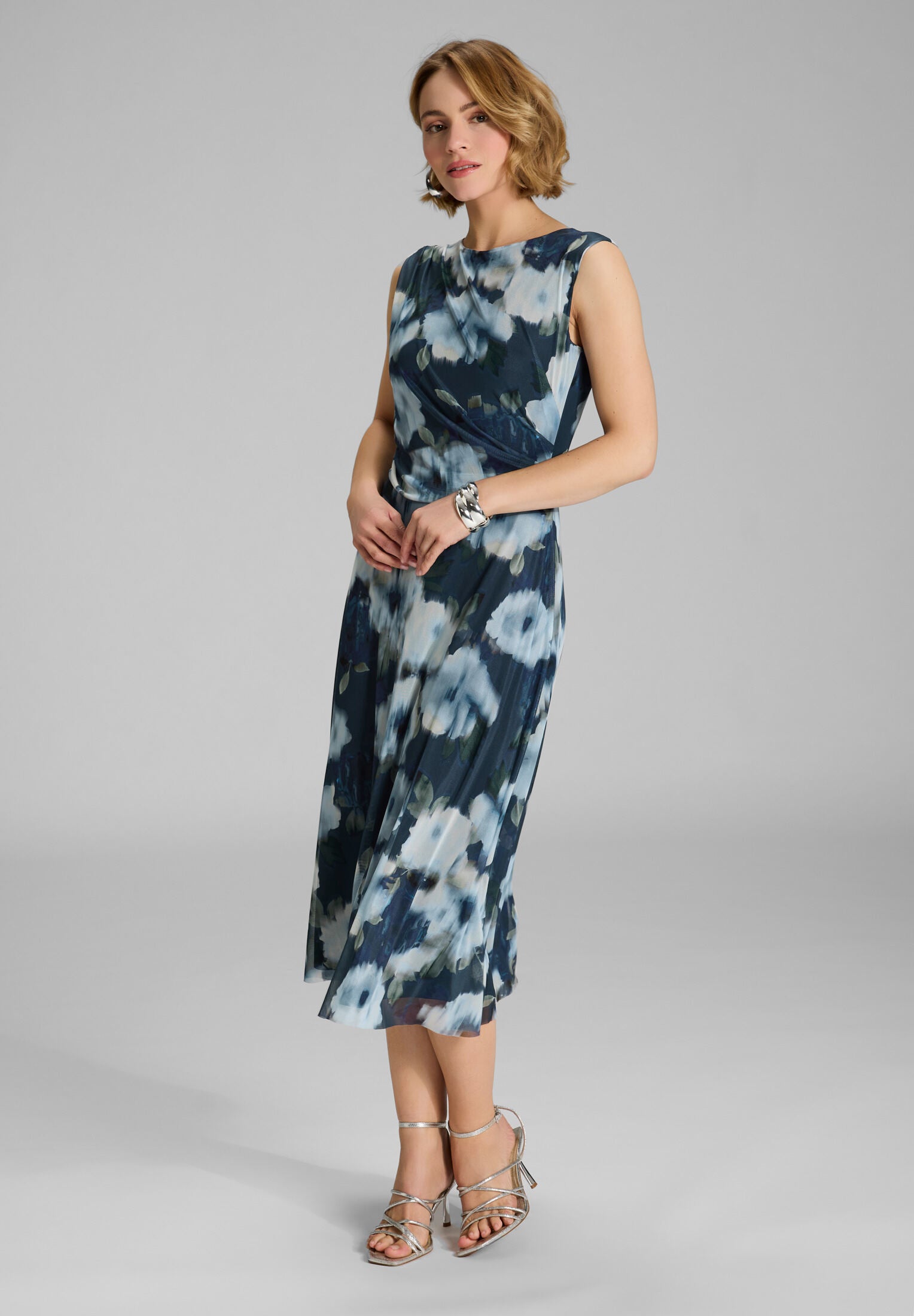 Midi Kleid aus weichem Mesh mit Ikat Druck navy | multi