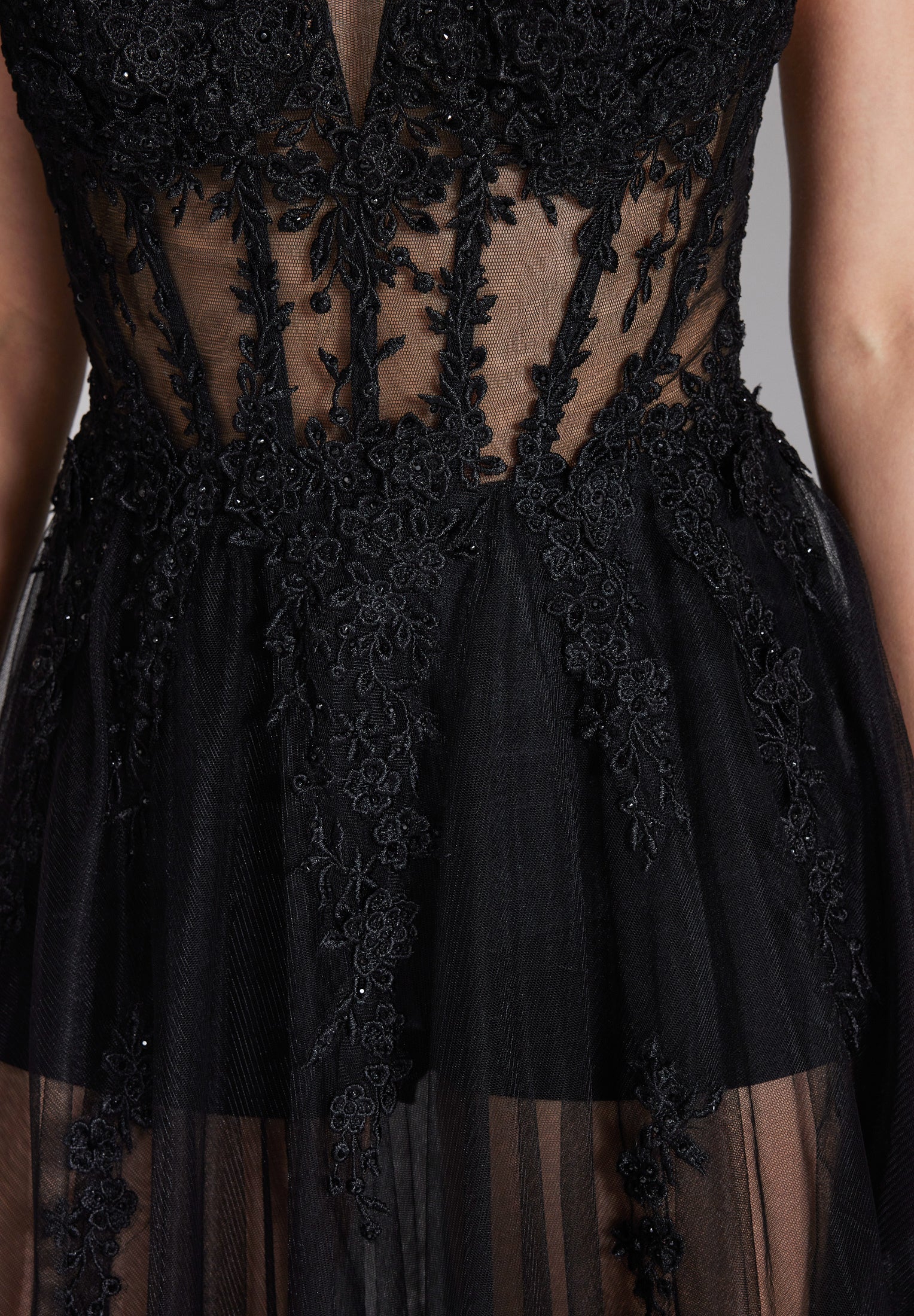 Tüllkleid mit kurzer Jerseyhose