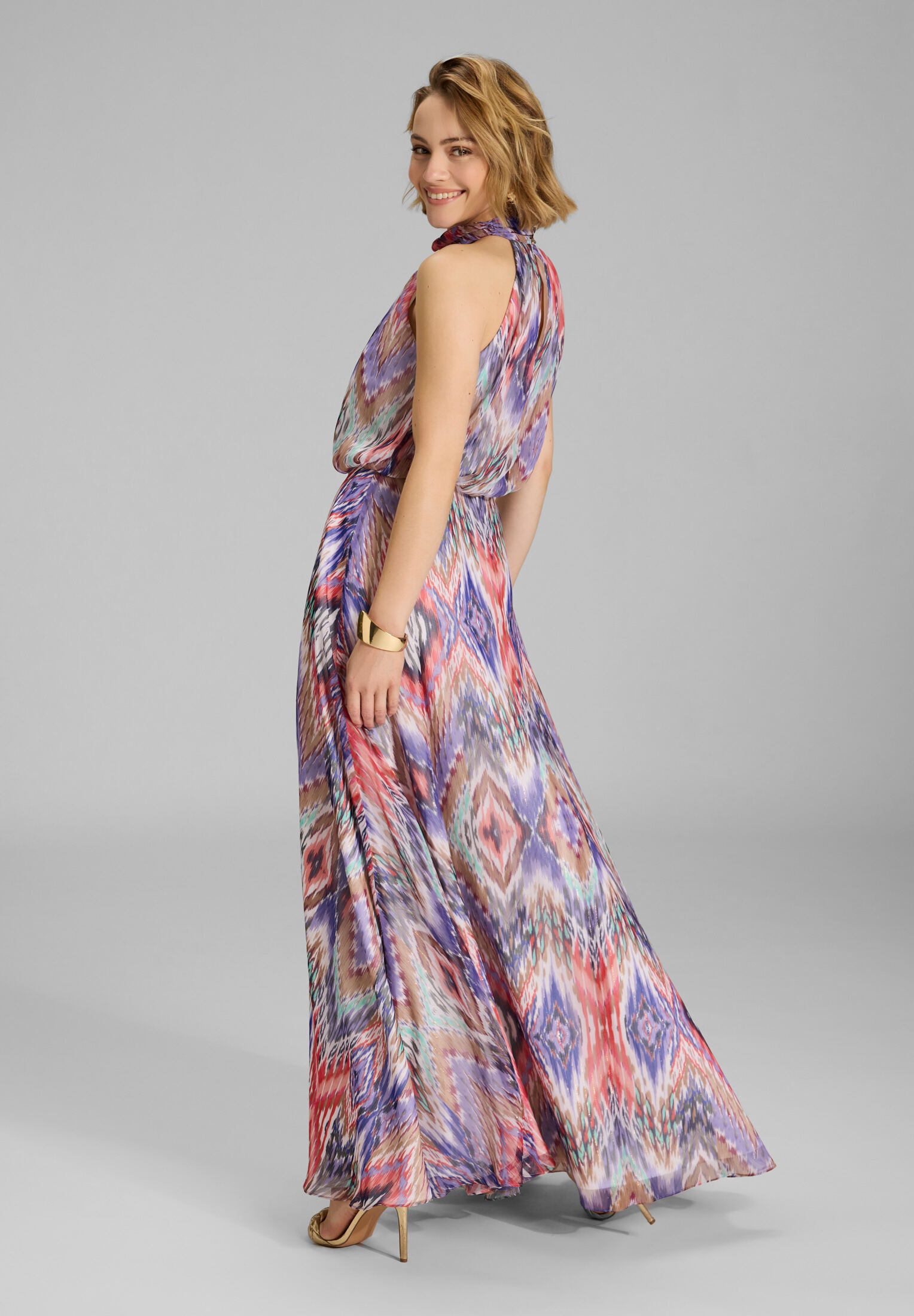 Maxikleid mit Beinschlitz aus Chiffon mit Zick Zack Print