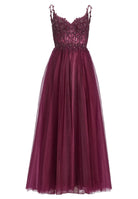 Ausgestelltes Tüllkleid mit Stickerei